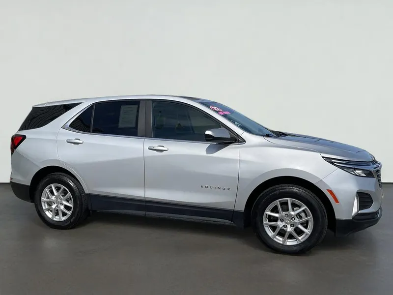 2022 Chevrolet Equinox LT in Silver Ice Metallic — front three-quarter view