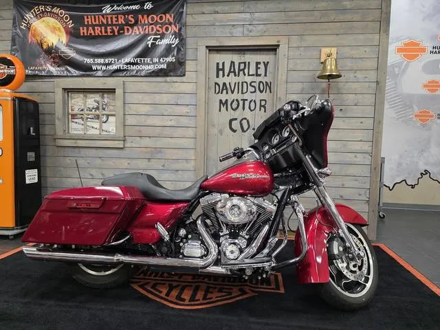 2013 Harley-Davidson® FLHX - Street Glide® — front three-quarter view