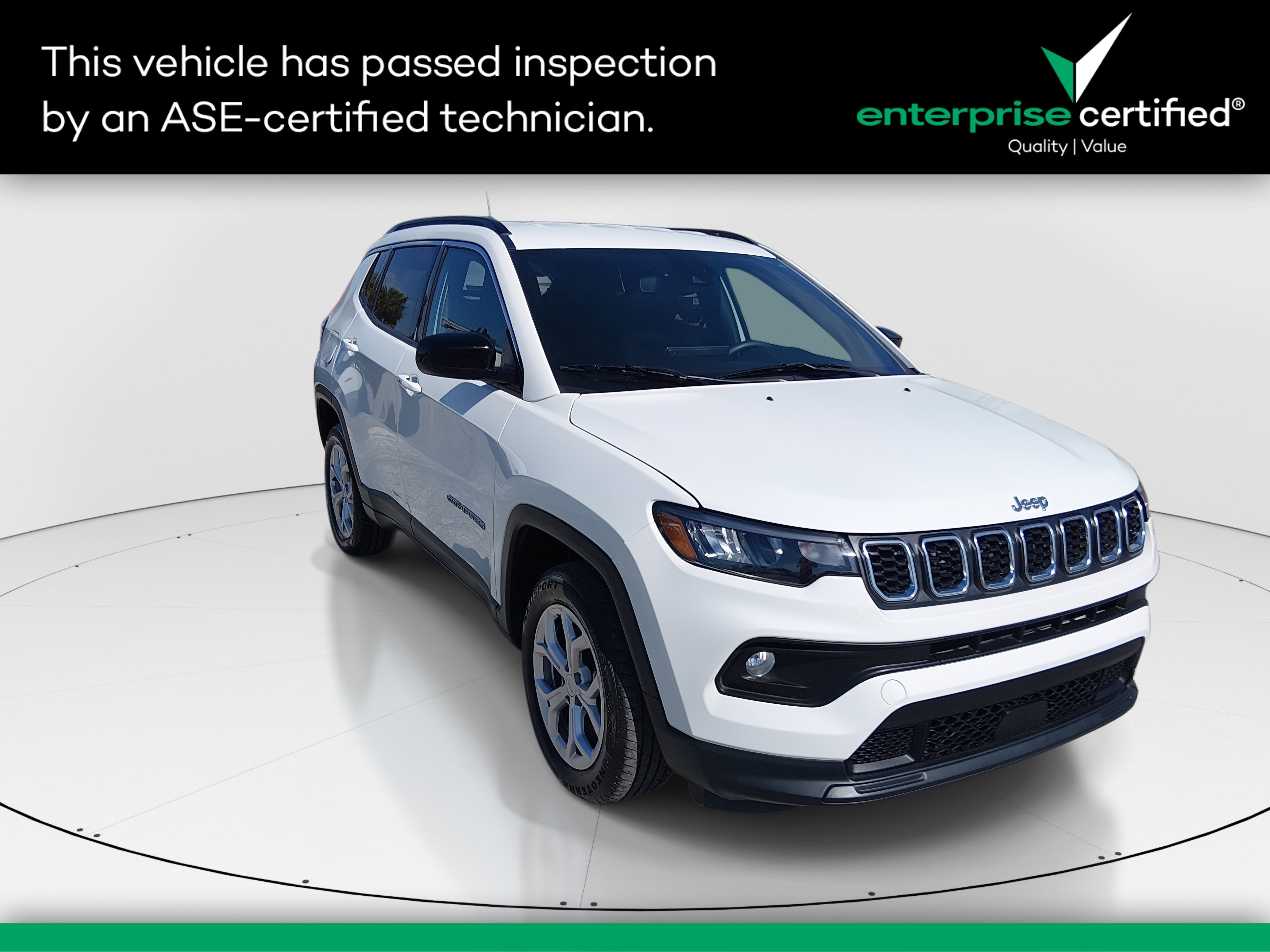 2024 Jeep Compass Latitude 4x4 — front three-quarter view