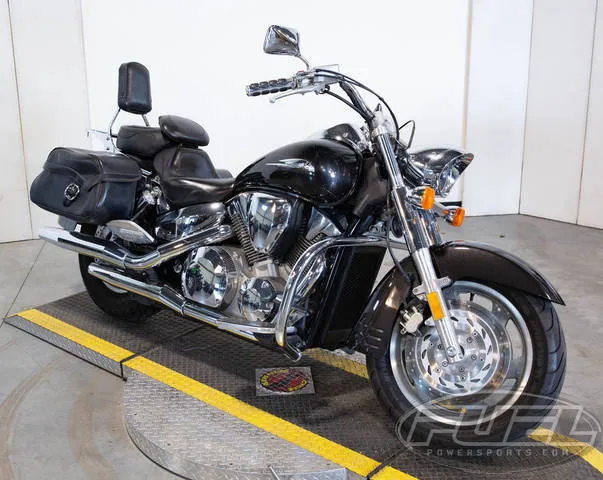 2009 Honda® VTX1300 R — front three-quarter view