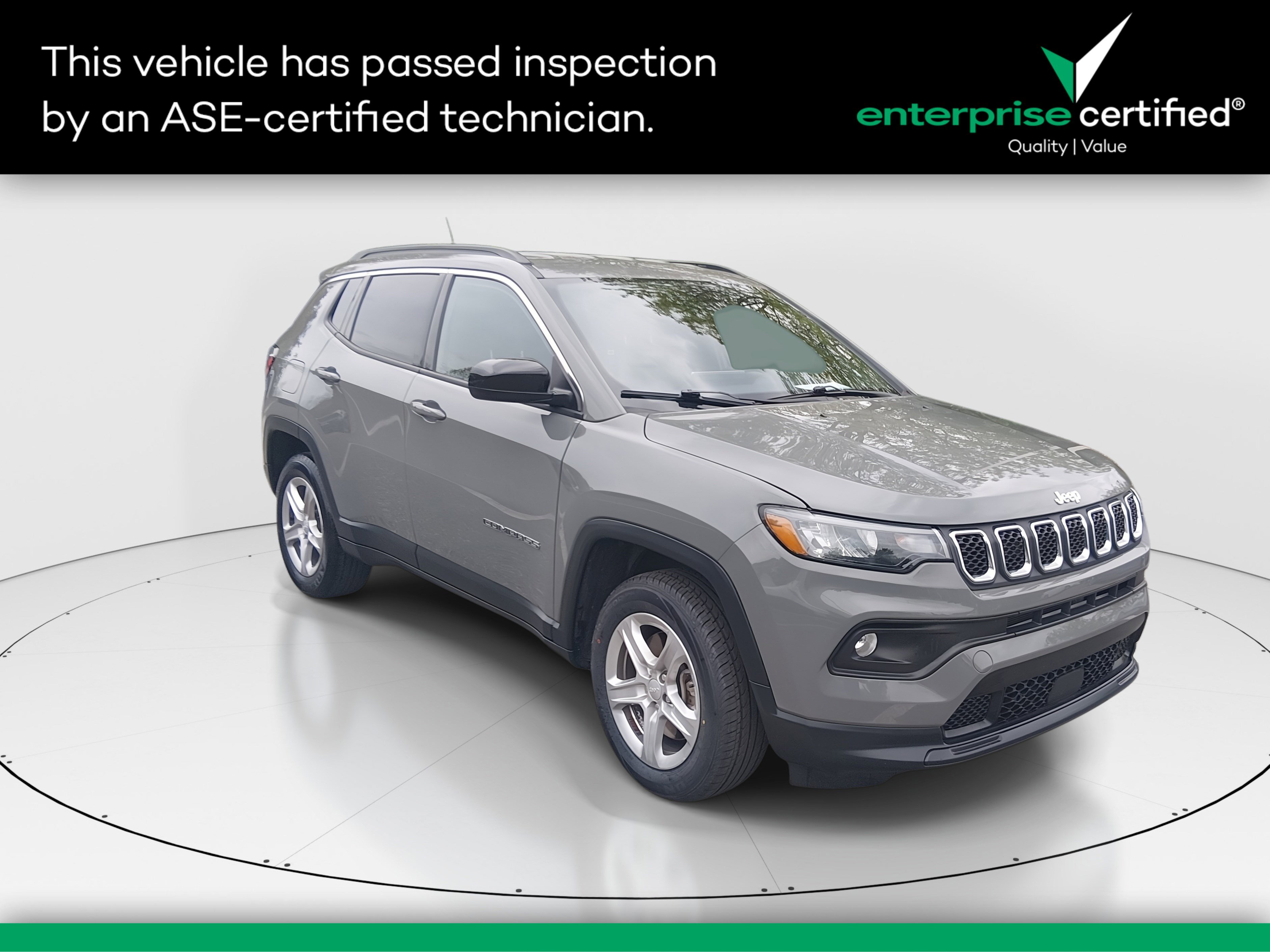 2024 Jeep Compass Latitude 4x4 — front three-quarter view