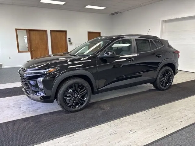 2026 Chevrolet Trax ACTIV in Mosaic Black Metallic — front three-quarter view