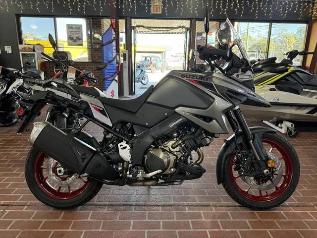 2025 Suzuki V-Strom 1050 — front three-quarter view