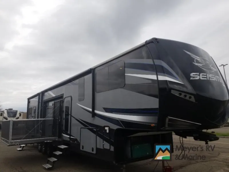 2018 Jayco Seismic 4212 — front three-quarter view