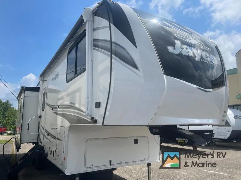 2022 Jayco Eagle 28.5RSTS — front three-quarter view