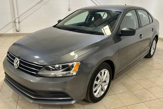 2015 Volkswagen Jetta 1.8T SE in Platinum Gray Metallic — front three-quarter view