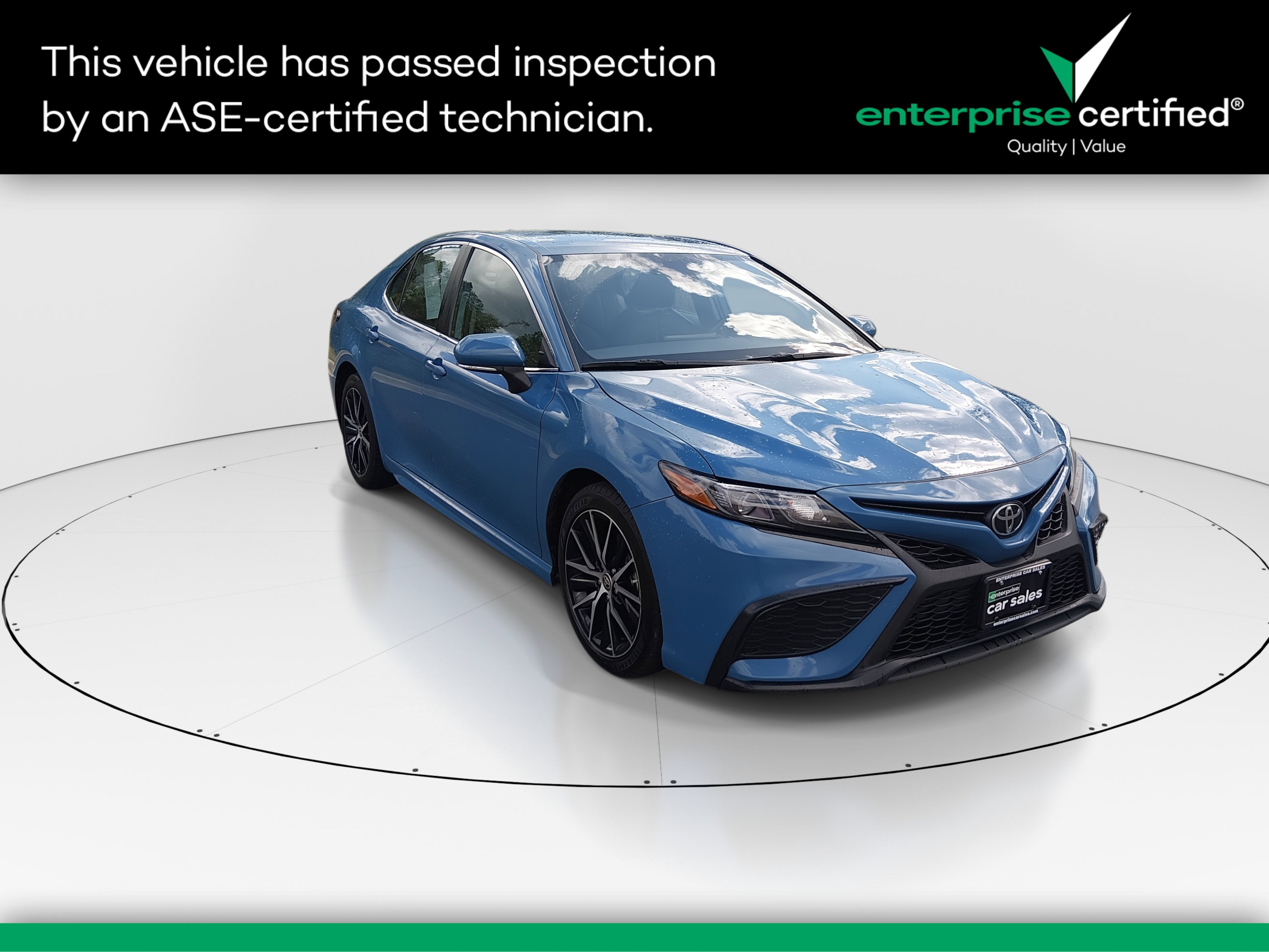 2024 Toyota Camry SE Auto — front three-quarter view