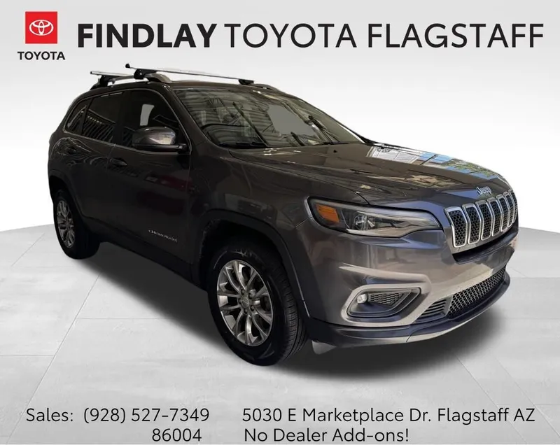 2020 Jeep Cherokee Latitude Plus in Granite Crystal Metallic Clearcoat — front three-quarter view