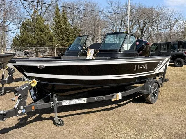 2026 Lund 1775 Impact XS Sport — front three-quarter view