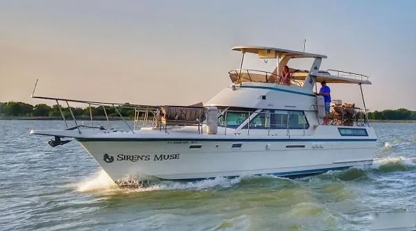 1987 Hatteras 40 Double Cabin — front three-quarter view