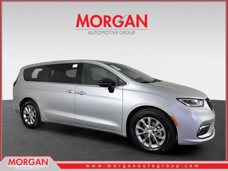 2026 Chrysler Pacifica Limited in Silver — front three-quarter view