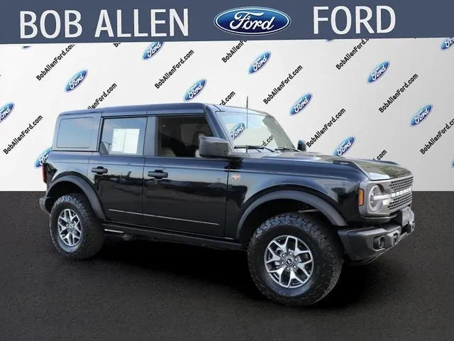 2025 Ford Bronco Badlands in Shadow Black — front three-quarter view