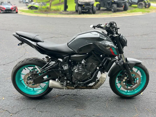 2022 Yamaha MT-07 — front three-quarter view