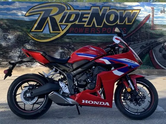2026 Honda® CBR650R E-Clutch — front three-quarter view