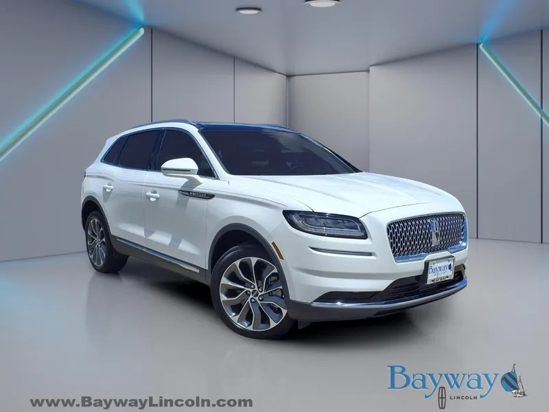2022 Lincoln Nautilus Reserve in White Metallic — front three-quarter view