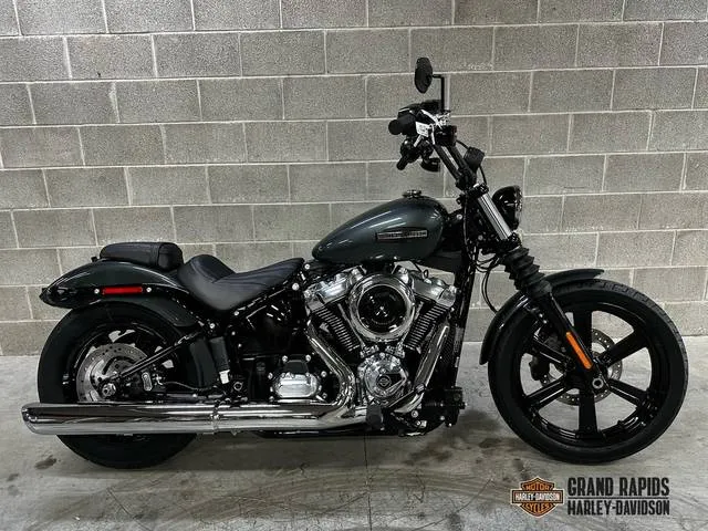 2025 Harley-Davidson® FXBB - Street Bob® — front three-quarter view