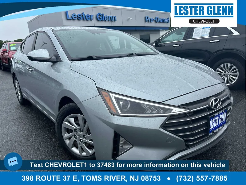 2020 Hyundai Elantra SE in Silver — front three-quarter view