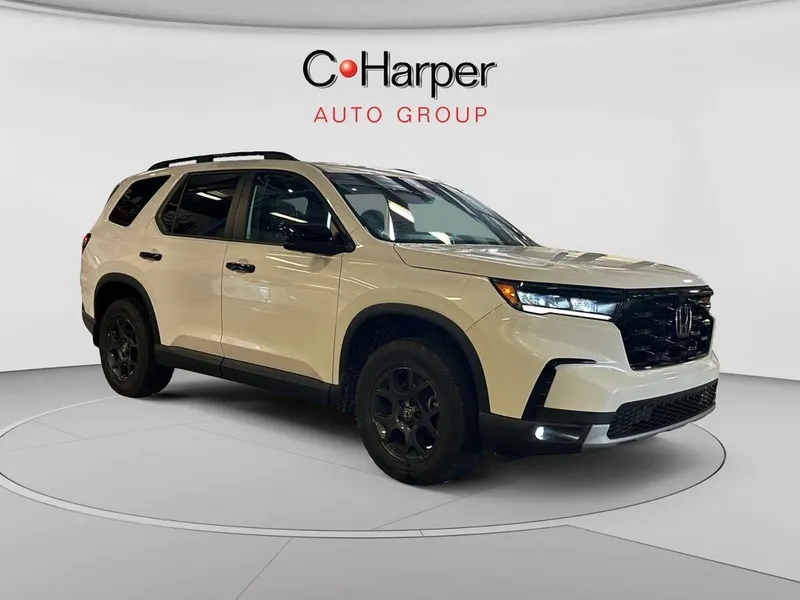 2024 Honda Pilot TrailSport in Platinum White Pearl — front three-quarter view