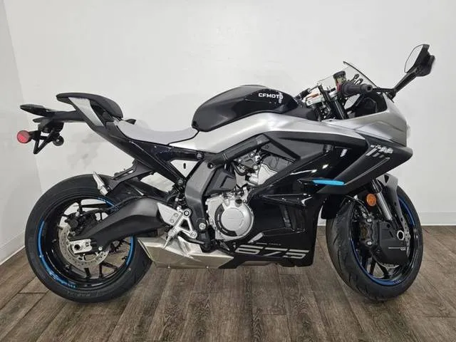 2026 CFMOTO 675SS — front three-quarter view