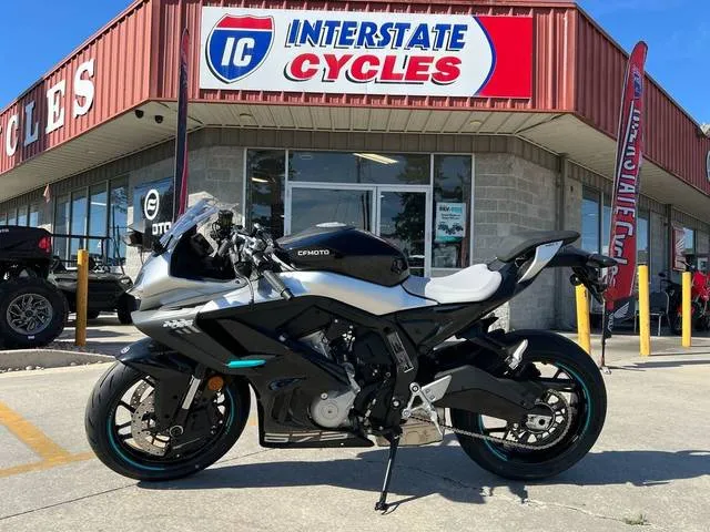 2026 CFMOTO 675SS — front three-quarter view