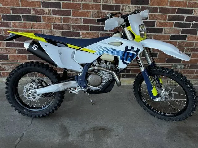 2024 Husqvarna® FE 501w — front three-quarter view