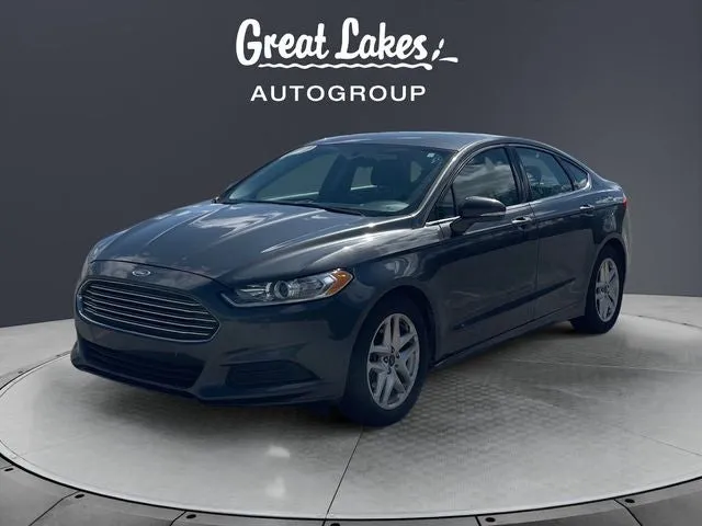 2016 Ford Fusion SE in Magnetic — front three-quarter view