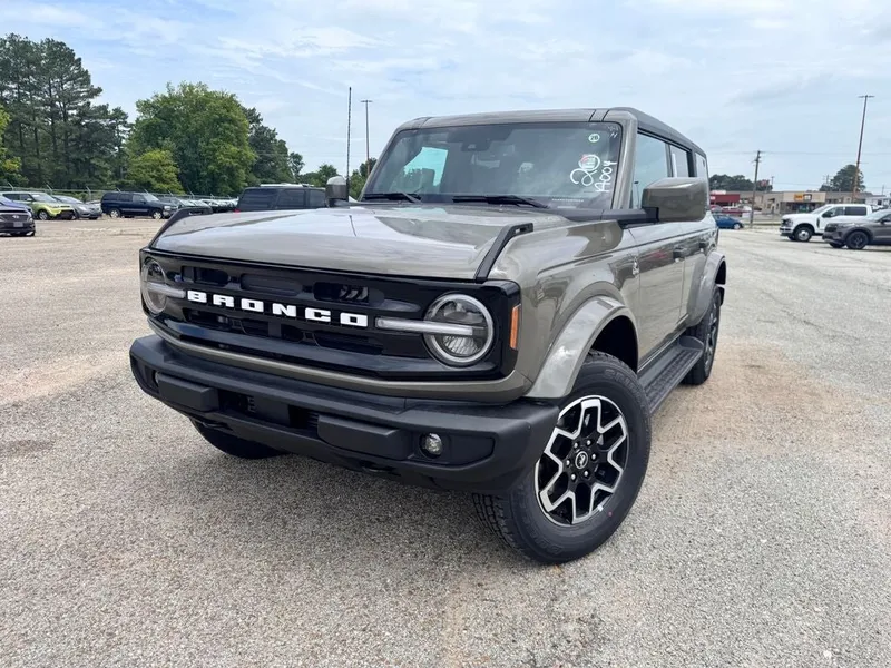 2026 Ford Bronco Outer Banks in Gray — front three-quarter view