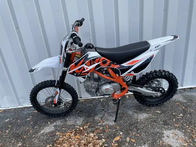 2022 Kayo TT 140 — front three-quarter view