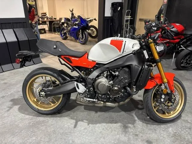 2026 Yamaha XSR900 — front three-quarter view