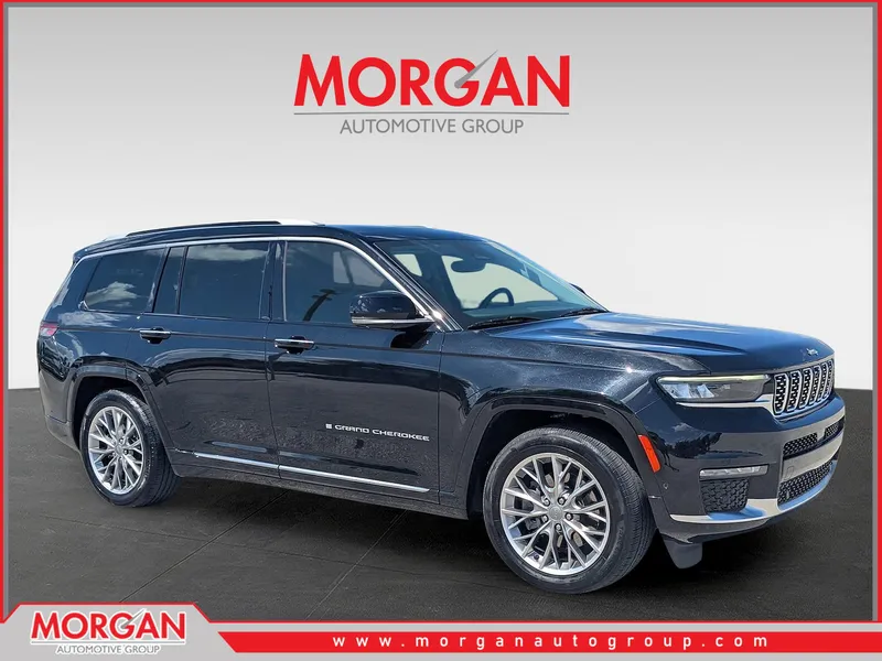 2023 Jeep Grand Cherokee L Summit in Diamond Black Crystal Pearlcoat — front three-quarter view