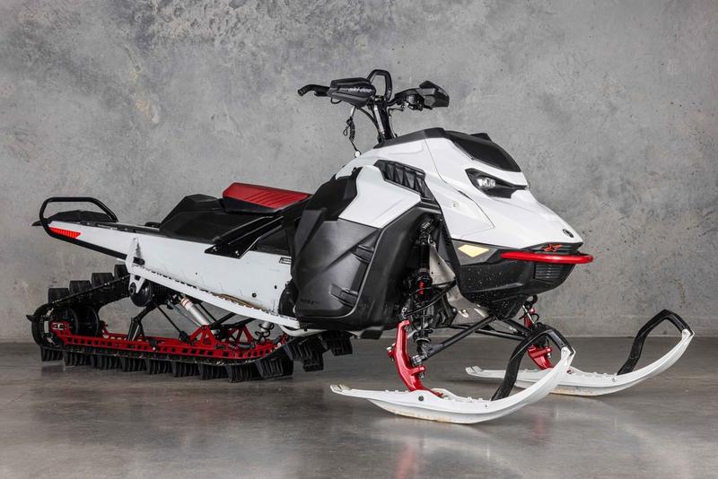 2023 Ski-Doo Summit X 850 E-TEC 154 SS H_Al Powder 2.5_4.5 Grey