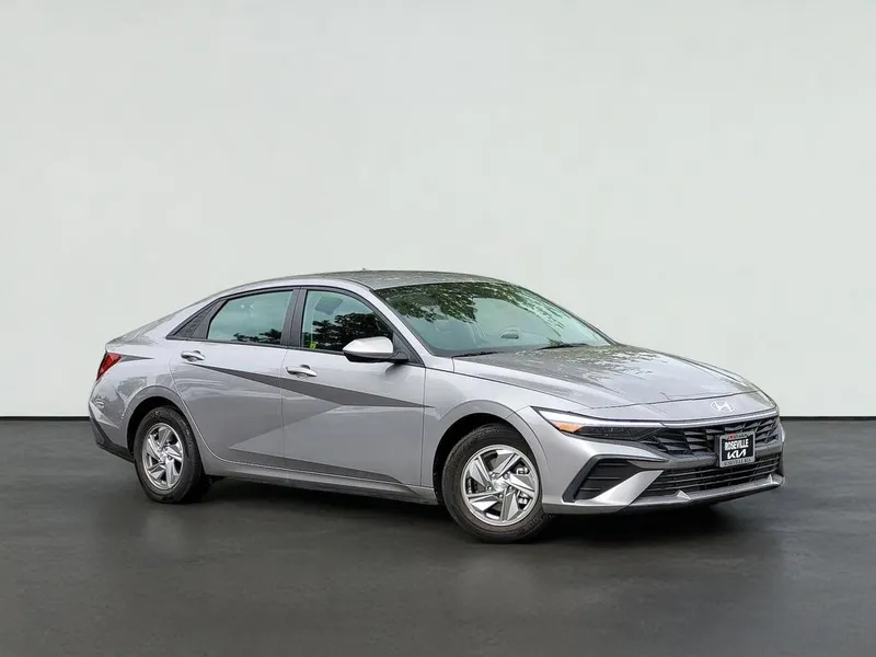 2025 Hyundai ELANTRA SE in Fluid Metal — front three-quarter view