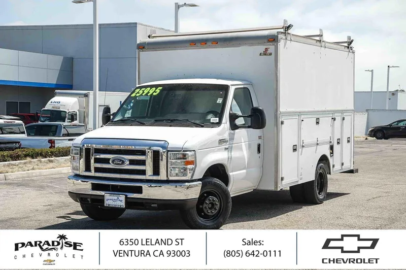 2017 Ford E-Series Cutaway Base in Oxford White — front three-quarter view