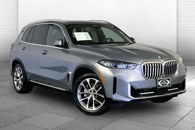 2025 BMW X5 xDrive40i in Grey — front three-quarter view