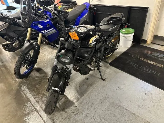 2024 Yamaha XSR700 — front three-quarter view