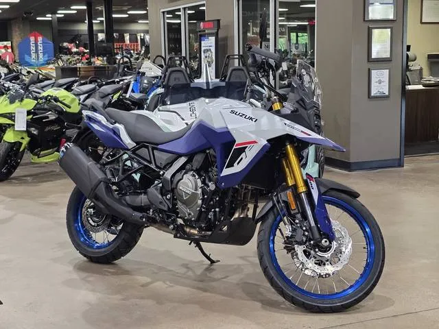 2026 Suzuki V-STROM 800DE — front three-quarter view