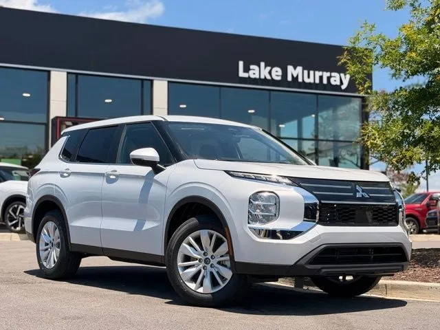 2026 Mitsubishi Outlander ES in Diamond White — front three-quarter view