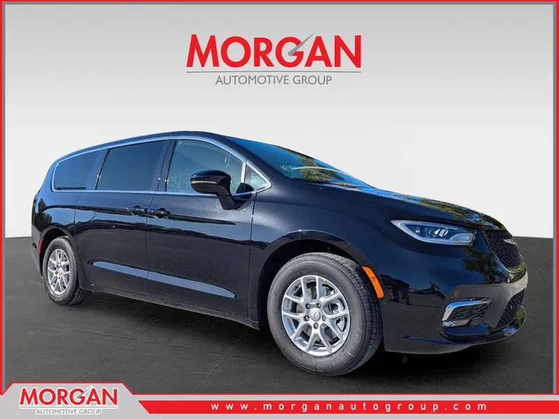 2026 Chrysler Pacifica Select in Black — front three-quarter view