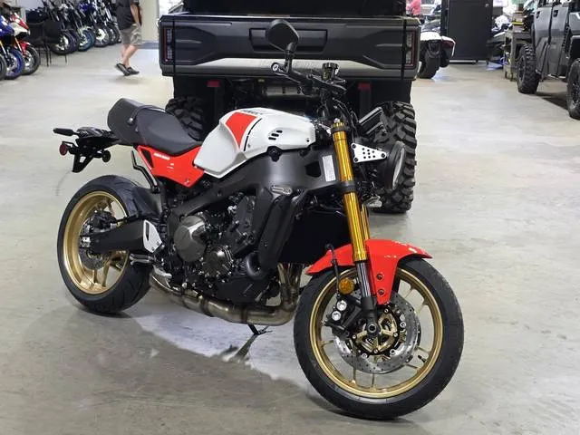 2026 Yamaha XSR900 — front three-quarter view