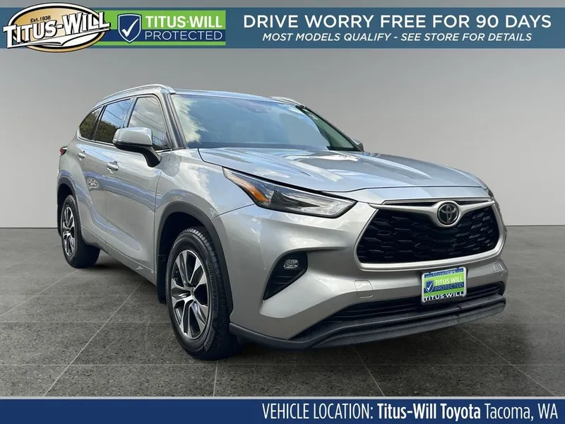 2022 Toyota Highlander XLE in Celestial Silver Metallic — front three-quarter view
