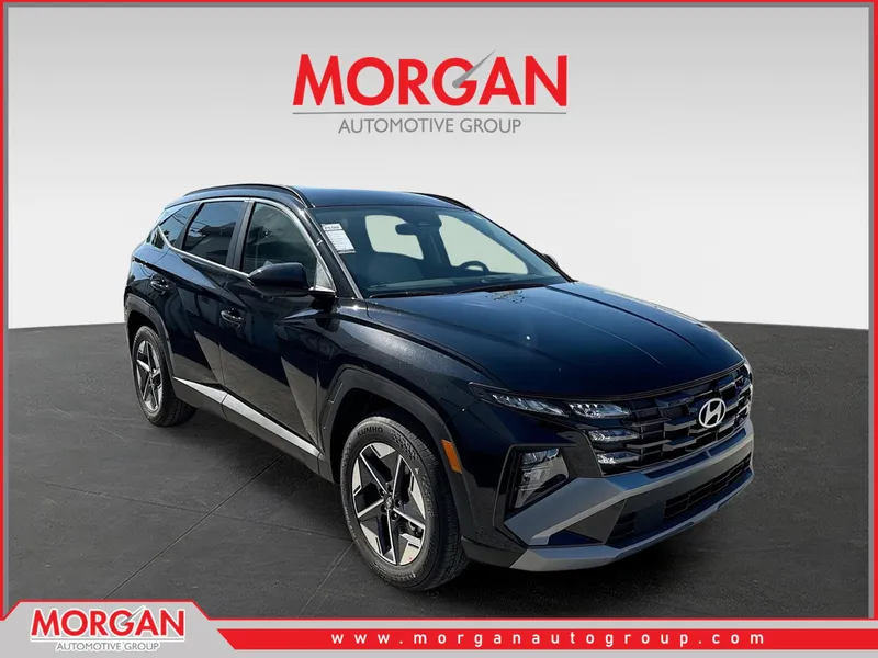 2026 Hyundai TUCSON SEL in Phantom Black — front three-quarter view