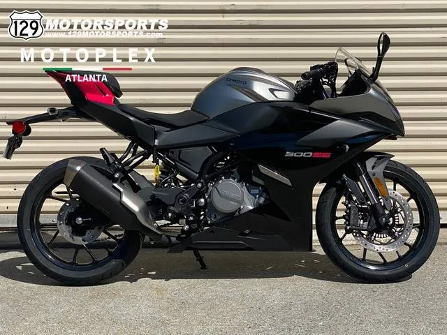2025 CFMOTO 300SS — front three-quarter view