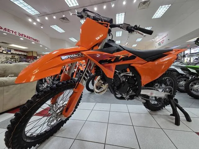 2025 KTM 125 SX — front three-quarter view