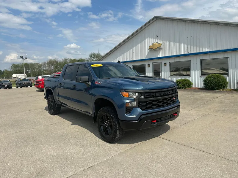 2024 Chevrolet Silverado 1500 Custom Trail Boss — front three-quarter view