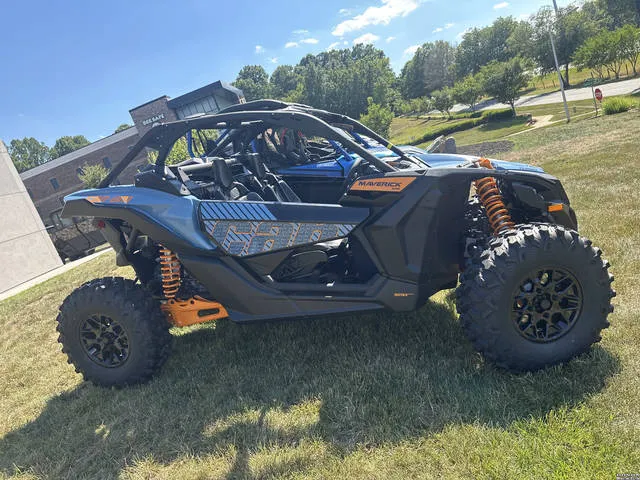 2026 Can-Am® Maverick X3 DS Turbo Scandi Blue & Orange Crush