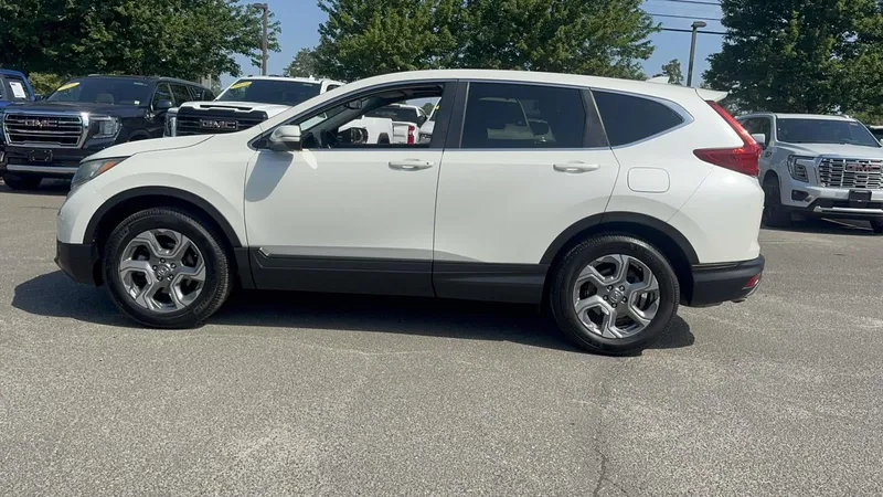 2018 Honda CR-V — rear three-quarter view