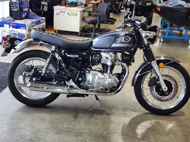 2024 Kawasaki W800 ABS — front three-quarter view