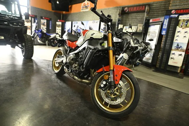 2026 Yamaha XSR900 — front three-quarter view