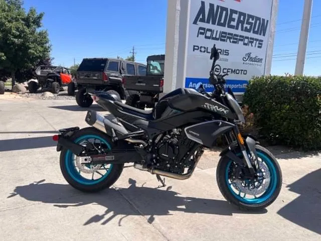 2026 CFMOTO 800NK — front three-quarter view