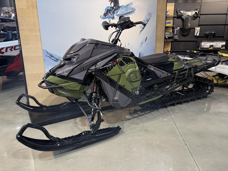 2025 Ski-Doo Summit X with Expert Package 850 E-TEC Turbo R 165 H_Alt Pow. 3.0_10.25in